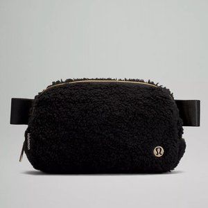 Lululemon Everywhere Fleece Belt Bag - Black (Brand New)